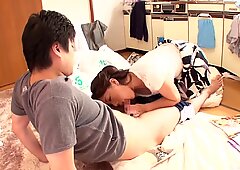 Japansk brunette sild Yuri Shibasaki bliver sæd på røv efter et knep