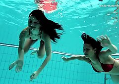 Две згодне лепотице из русије у чешком базену