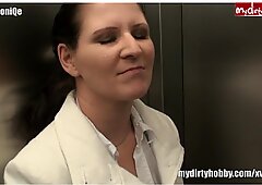 Милф (мама коју бих јебао) немачко јебање ан унтерсцхиедлицхстен ортен