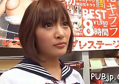 Japonesas milf Kirara Asuka é sextoy sua vulva com um vibrador