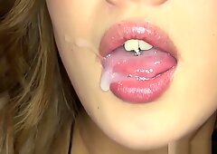 Aika modelo sexy com anel de língua dando cabeça